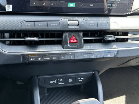 Used 2025 Kia K4 LXS image 29