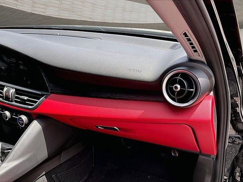 Used 2020 Alfa Romeo Giulia w/ Nero Edizione RWD image 11