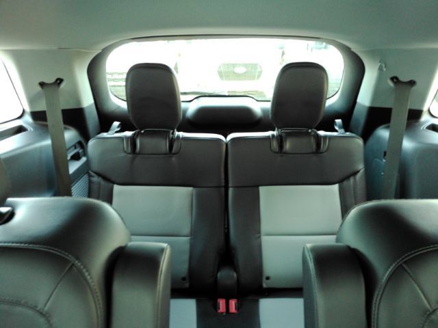 Used 2023 Ford Explorer XLT w/ Equipment Group 202A AWD/4WD image 8