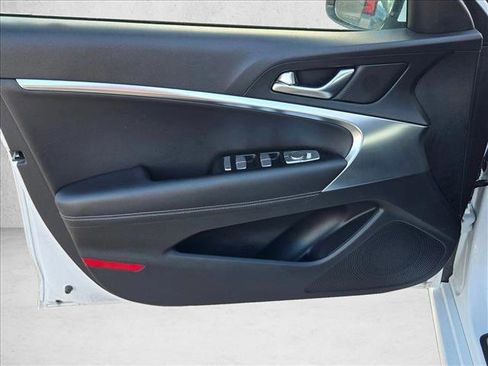 Used 2025 Genesis G70 2.5T image 11