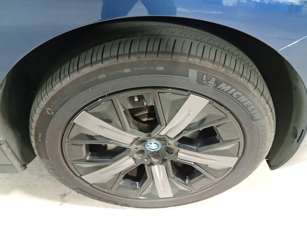 Used 2024 BMW iX xDrive50 w/ Convenience Package AWD/4WD image 15