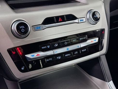 Used 2022 Ford Explorer XLT w/ Equipment Group 202A image 16