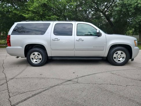 Used 2014 Chevrolet Suburban LT w/ Luxury Package RWD image 11
