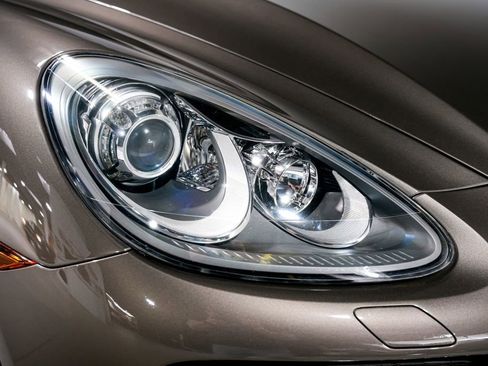 Used 2013 Porsche Cayenne Turbo AWD/4WD image 48
