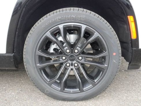 New 2026 Jeep Grand Wagoneer Summit AWD/4WD image 17