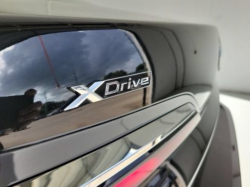 Used 2025 BMW 740i xDrive AWD/4WD image 9