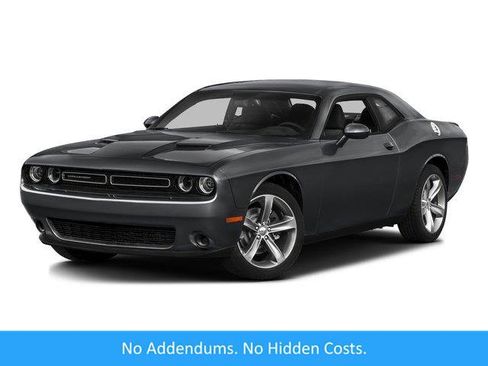 Used 2016 Dodge Challenger SXT RWD image 1