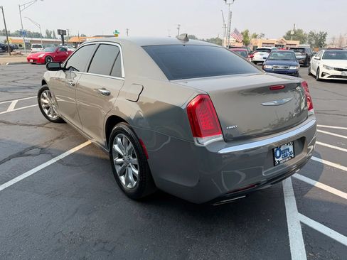 Used 2018 Chrysler 300 Limited AWD/4WD image 5