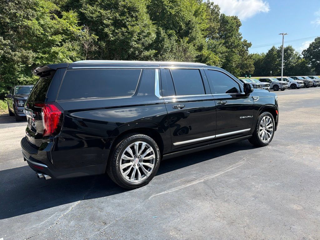 Used 2021 GMC Yukon XL Denali w/ Denali Ultimate Package AWD/4WD image 3