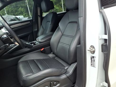 Used 2023 Porsche Cayenne S Platinum AWD/4WD image 17