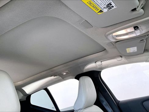 Certified 2023 Volvo XC40 B5 Plus AWD/4WD image 22