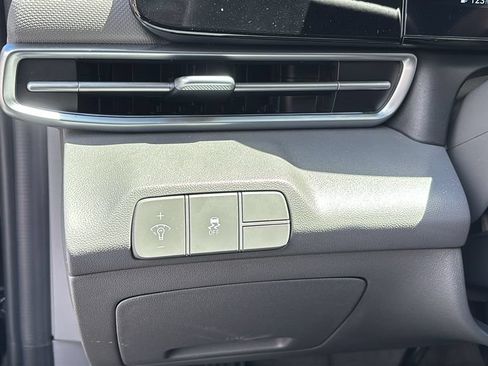 Used 2025 Hyundai Elantra SEL FWD image 15