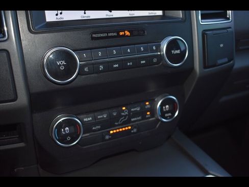 Used 2019 Ford Expedition XLT RWD image 12