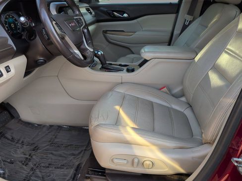 Used 2018 GMC Acadia Denali w/ Technology Package FWD image 12