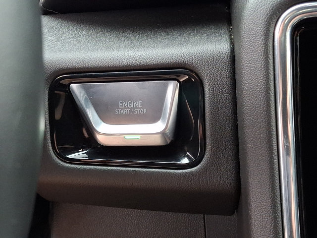 Certified 2025 GMC Yukon XL Denali AWD/4WD image 24