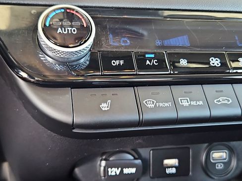 Used 2023 Hyundai Elantra SEL w/ Convenience Package FWD image 19