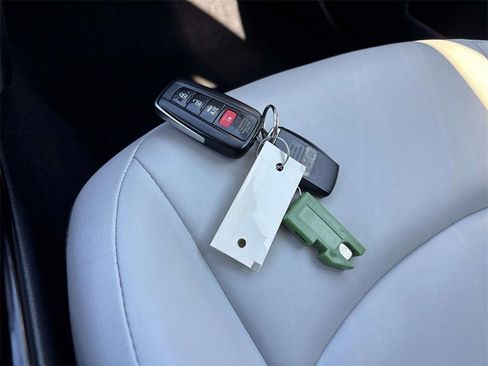 Used 2020 Toyota Prius Prime XLE image 25