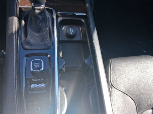 Used 2018 Volvo XC90 T5 Momentum w/ Convenience Package AWD/4WD image 25