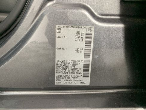 Used 2025 Nissan Altima 2.5 SV FWD image 12