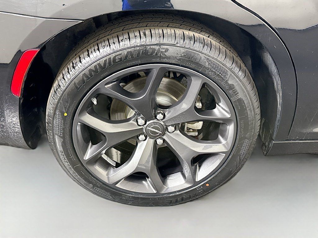 Used 2023 Chrysler 300 Touring w/ Safetytec Plus Group RWD image 32
