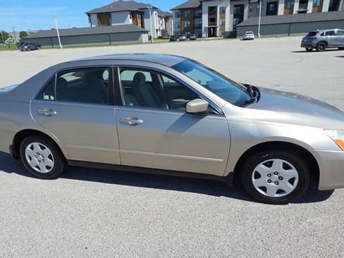 Used 2006 Honda Accord LX image 2