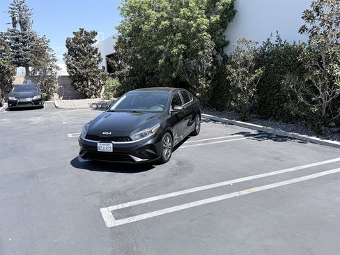 Used 2022 Kia Forte LXS FWD image 3