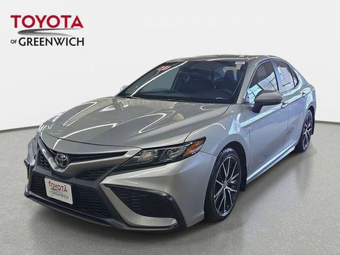 Certified 2021 Toyota Camry SE image 1