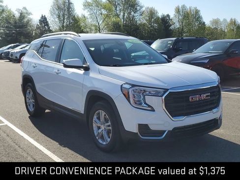 Certified 2022 GMC Terrain SLE w/ Driver Convenience Package FWD image 3