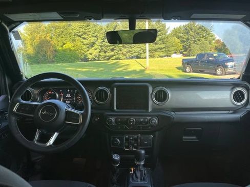 Used 2022 Jeep Wrangler Unlimited Sahara AWD/4WD image 11