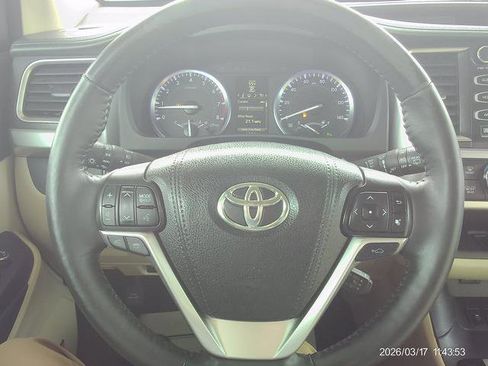 Used 2015 Toyota Highlander Limited Platinum AWD/4WD image 11