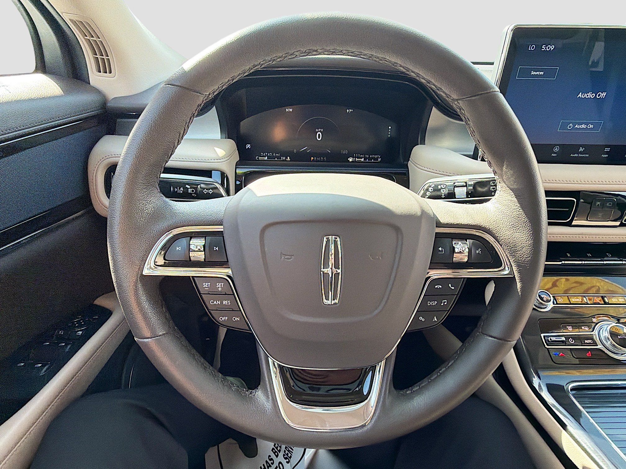 Used 2023 Lincoln Nautilus FWD w/ Premium Package image 11