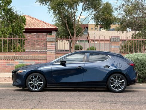 Used 2021 MAZDA MAZDA3 s FWD image 3