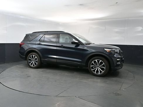 Used 2023 Ford Explorer ST-Line AWD/4WD image 7