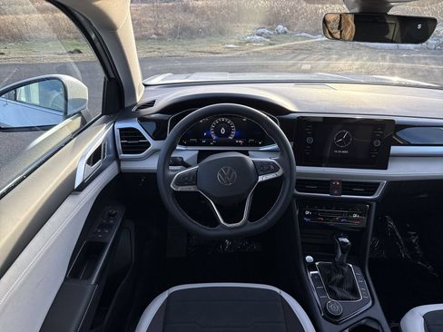 New 2026 Volkswagen Taos SE AWD/4WD image 14