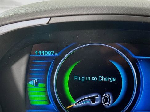 Used 2017 Chevrolet Volt LT w/ Comfort Package image 16