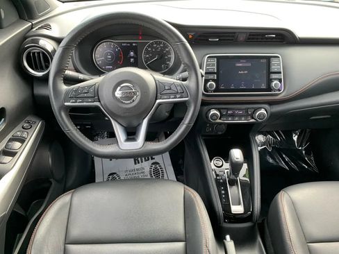 Used 2020 Nissan Kicks SR w/ SR Premium Package FWD image 11