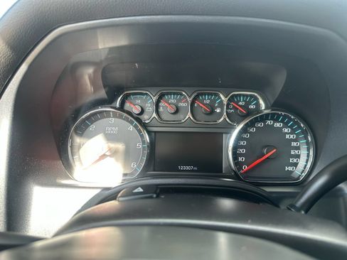 Used 2019 Chevrolet Silverado 1500 LT AWD/4WD image 38