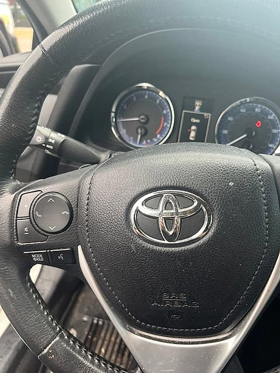 Used 2018 Toyota Corolla SE FWD image 33