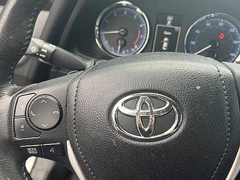 Used 2018 Toyota Corolla SE FWD image 33