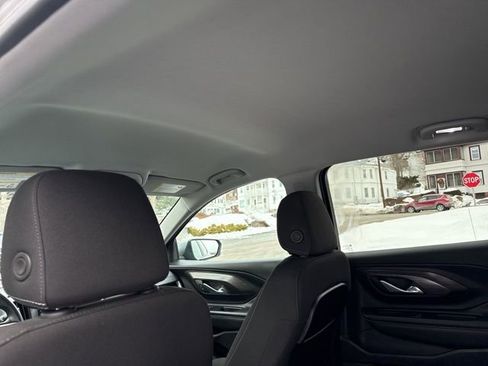 Used 2024 GMC Terrain SLE image 12