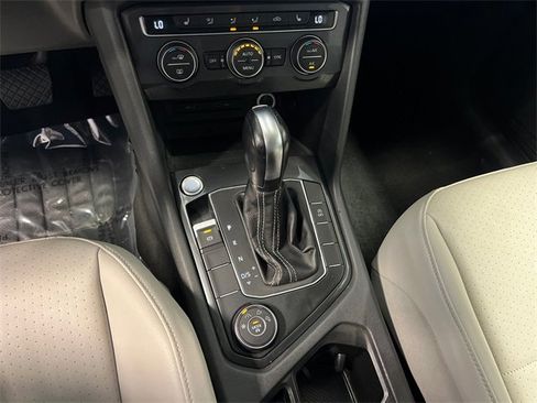 Used 2021 Volkswagen Tiguan SE image 27
