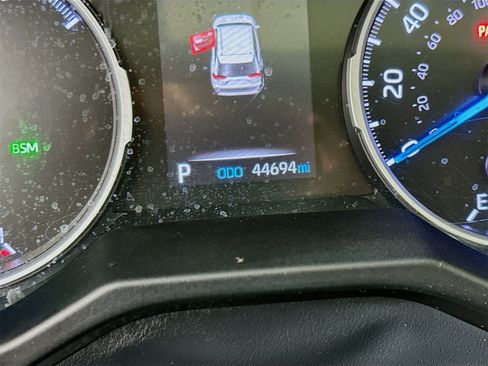 Used 2020 Toyota RAV4 XLE w/ Convenience Package image 12