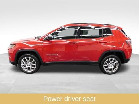 Used 2023 Jeep Compass Latitude image 8