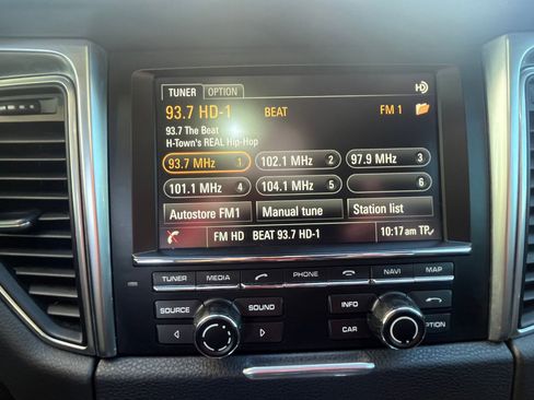 Used 2016 Porsche Macan Turbo image 27