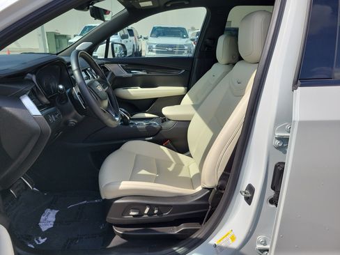 Used 2023 Cadillac XT6 Sport w/ Technology Package AWD/4WD image 12