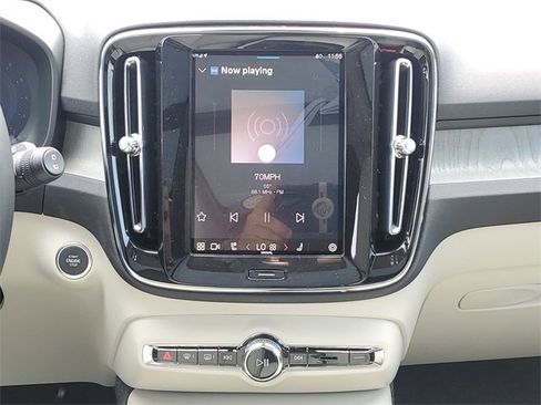 Used 2025 Volvo XC40 B5 Plus w/ Protection Package Premier image 24