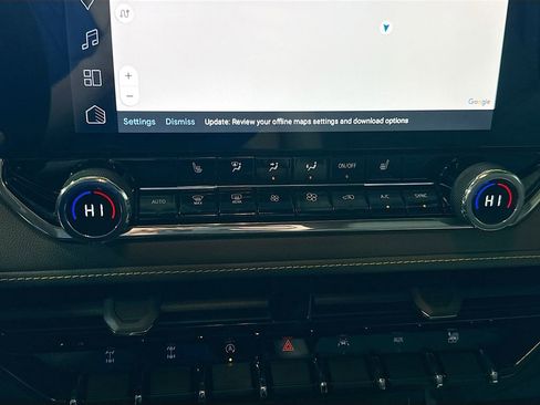 Used 2024 Chevrolet Colorado ZR2 w/ Technology Package AWD/4WD image 16