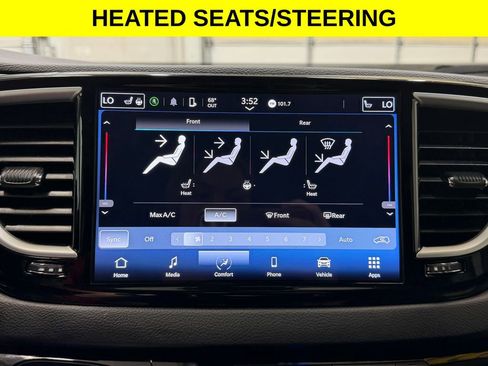 Used 2024 Chrysler Pacifica Touring-L FWD image 3