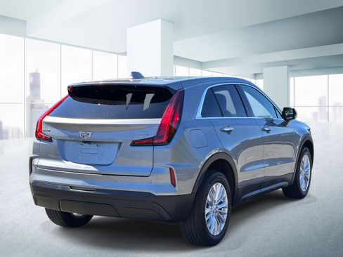Used 2024 Cadillac XT4 Luxury w/ Cold Weather Package FWD image 4