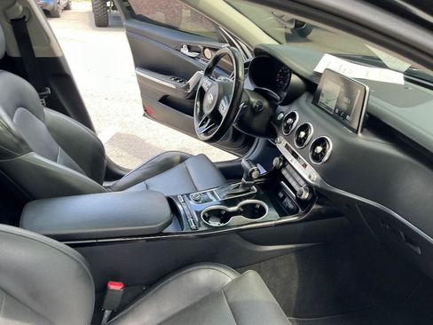 Used 2018 Kia Stinger Premium RWD image 9